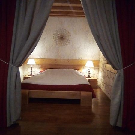 Le Domaine Des Papillons Hotell Beaujeu-Saint-Vallier-et-Pierrejux Exteriör bild