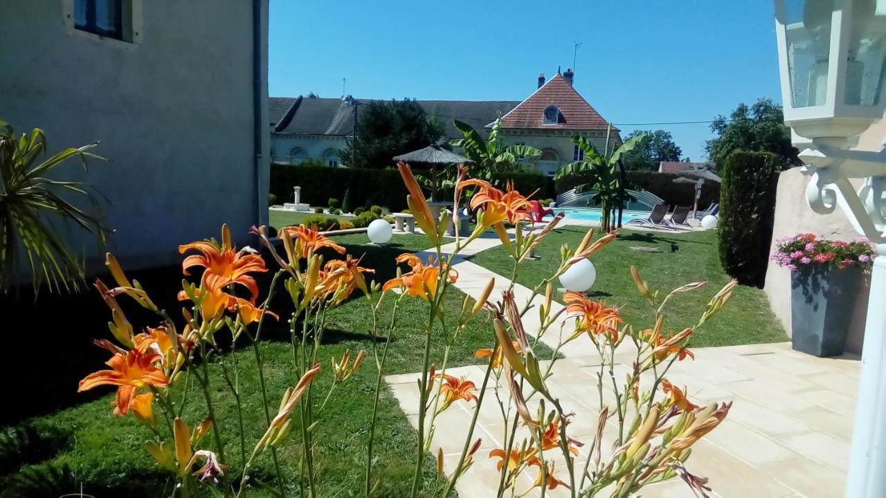Le Domaine Des Papillons Hotell Beaujeu-Saint-Vallier-et-Pierrejux Exteriör bild