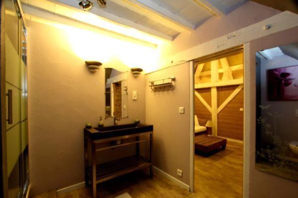 Le Domaine Des Papillons Hotell Beaujeu-Saint-Vallier-et-Pierrejux Rum bild