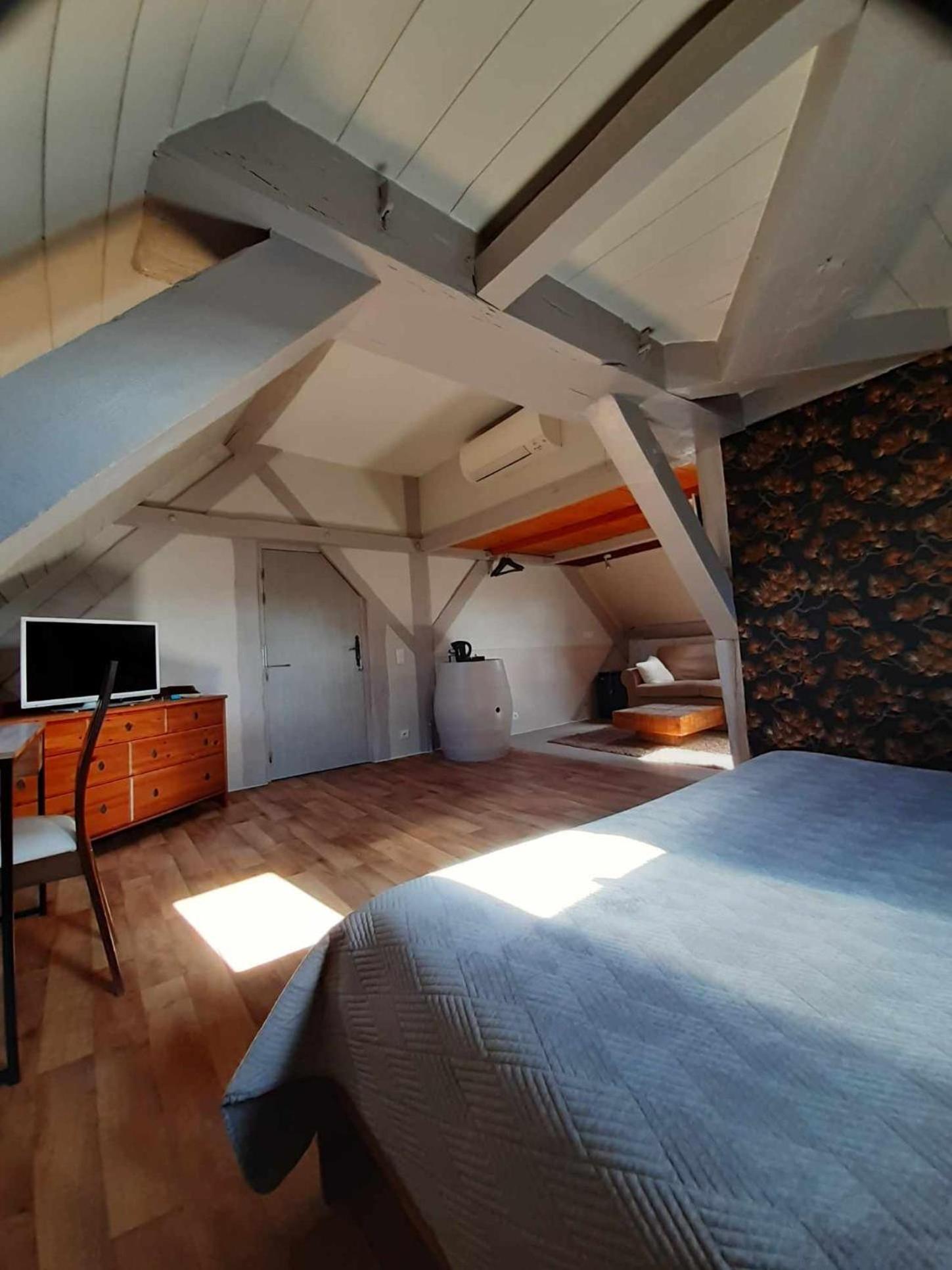 Le Domaine Des Papillons Hotell Beaujeu-Saint-Vallier-et-Pierrejux Exteriör bild