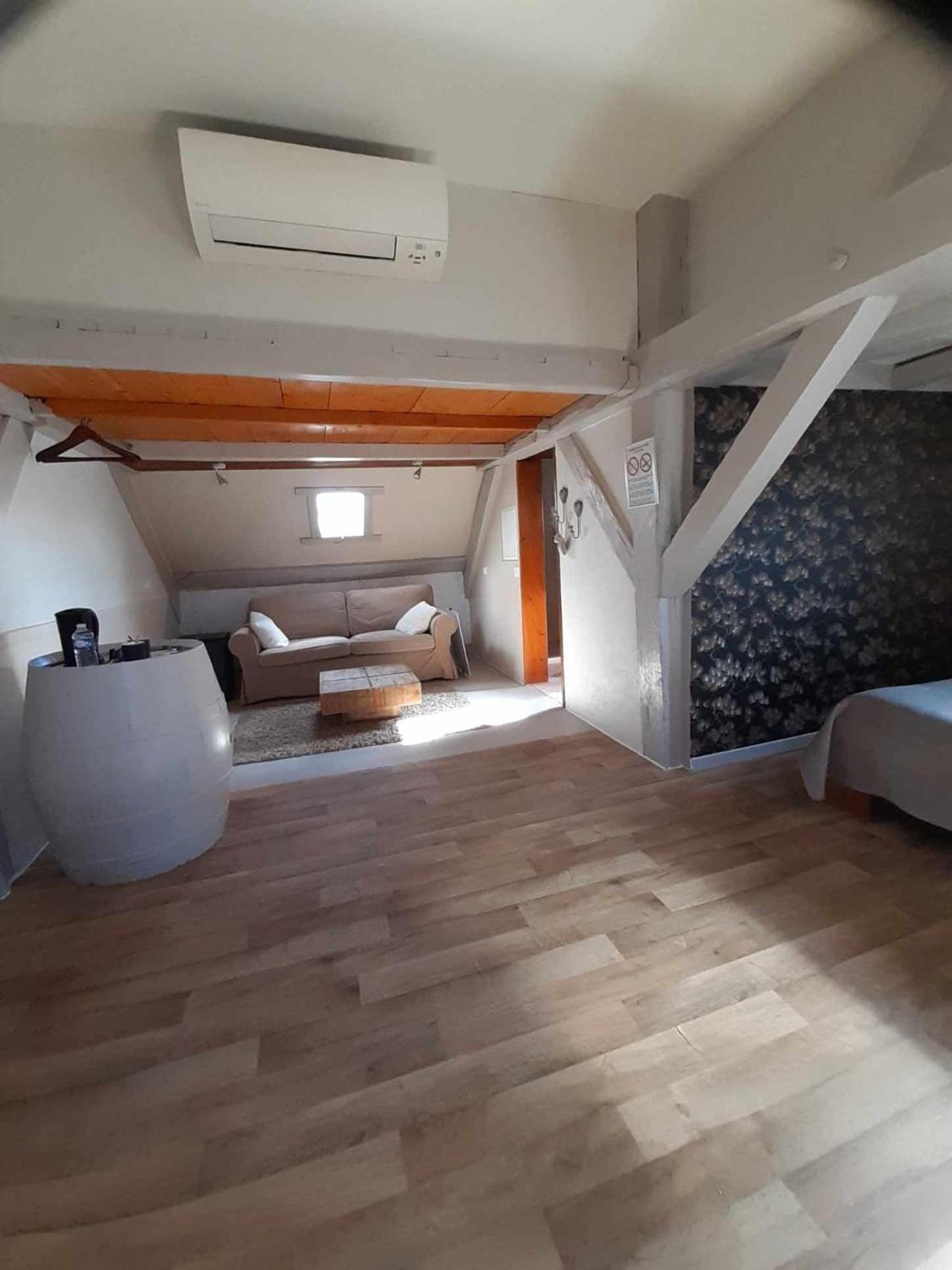 Le Domaine Des Papillons Hotell Beaujeu-Saint-Vallier-et-Pierrejux Exteriör bild