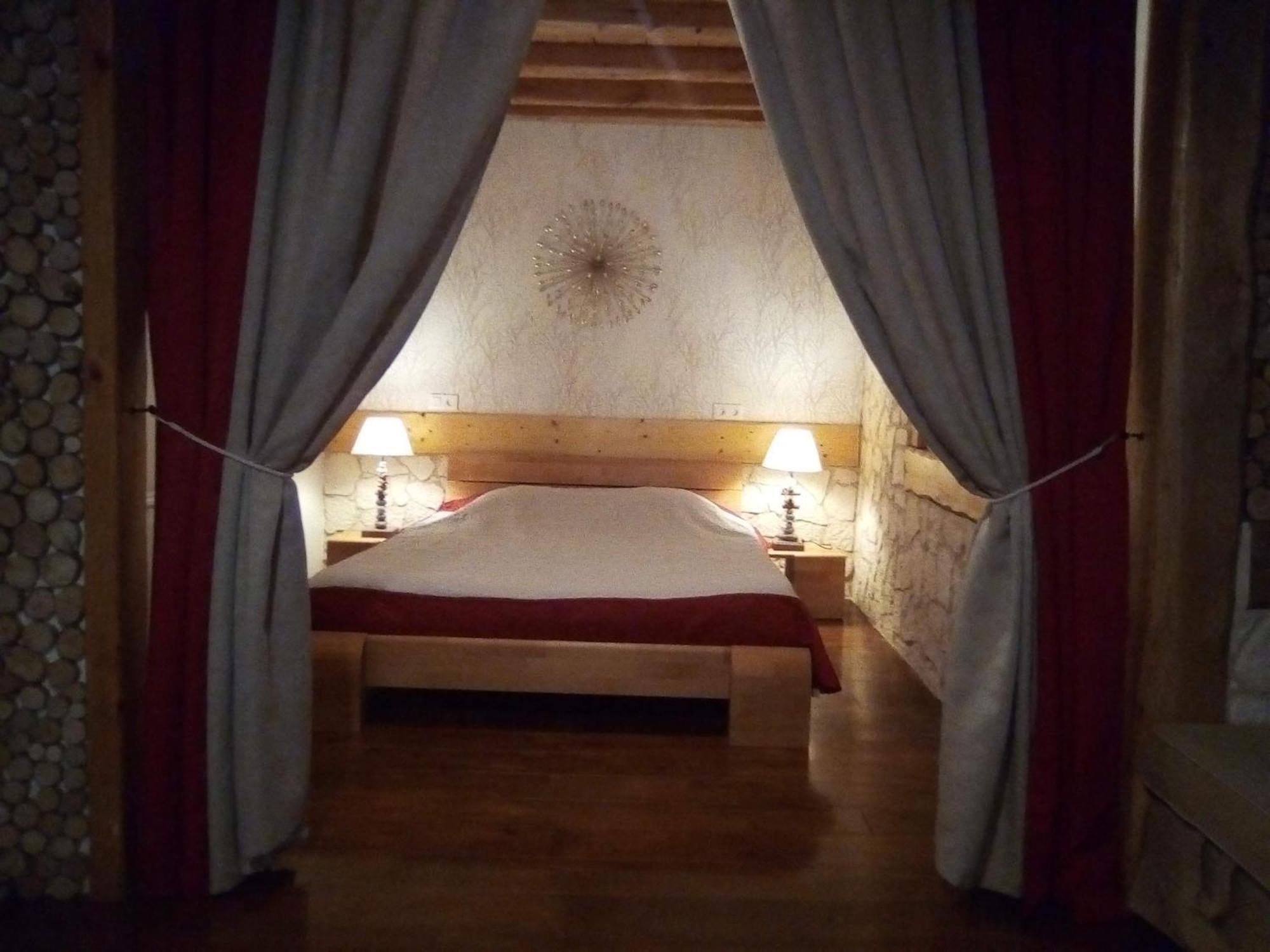 Le Domaine Des Papillons Hotell Beaujeu-Saint-Vallier-et-Pierrejux Exteriör bild