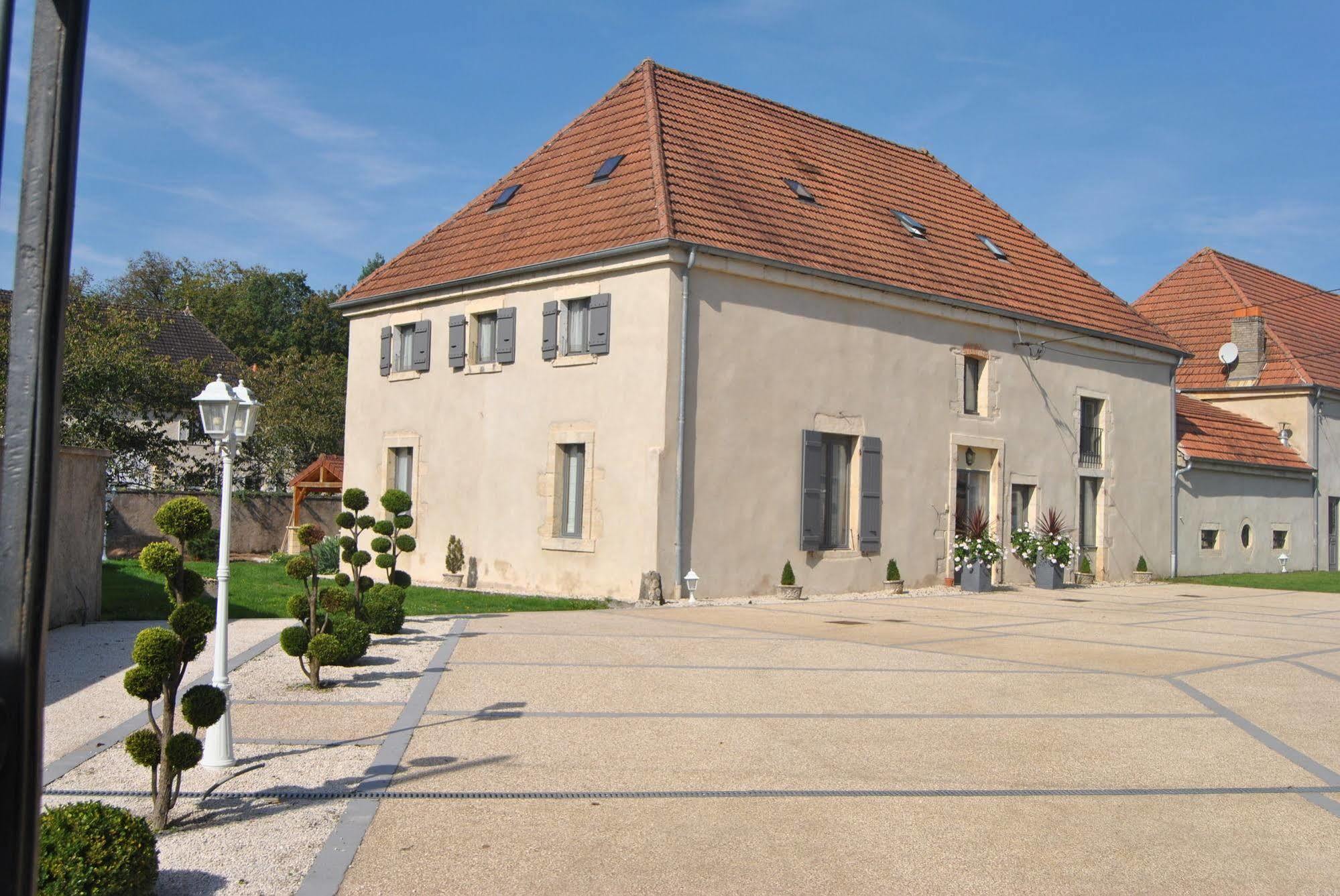 Le Domaine Des Papillons Hotell Beaujeu-Saint-Vallier-et-Pierrejux Exteriör bild