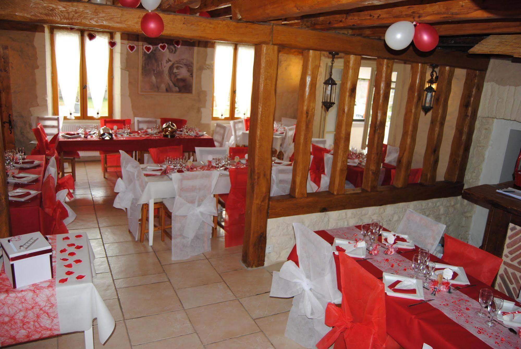 Le Domaine Des Papillons Hotell Beaujeu-Saint-Vallier-et-Pierrejux Exteriör bild