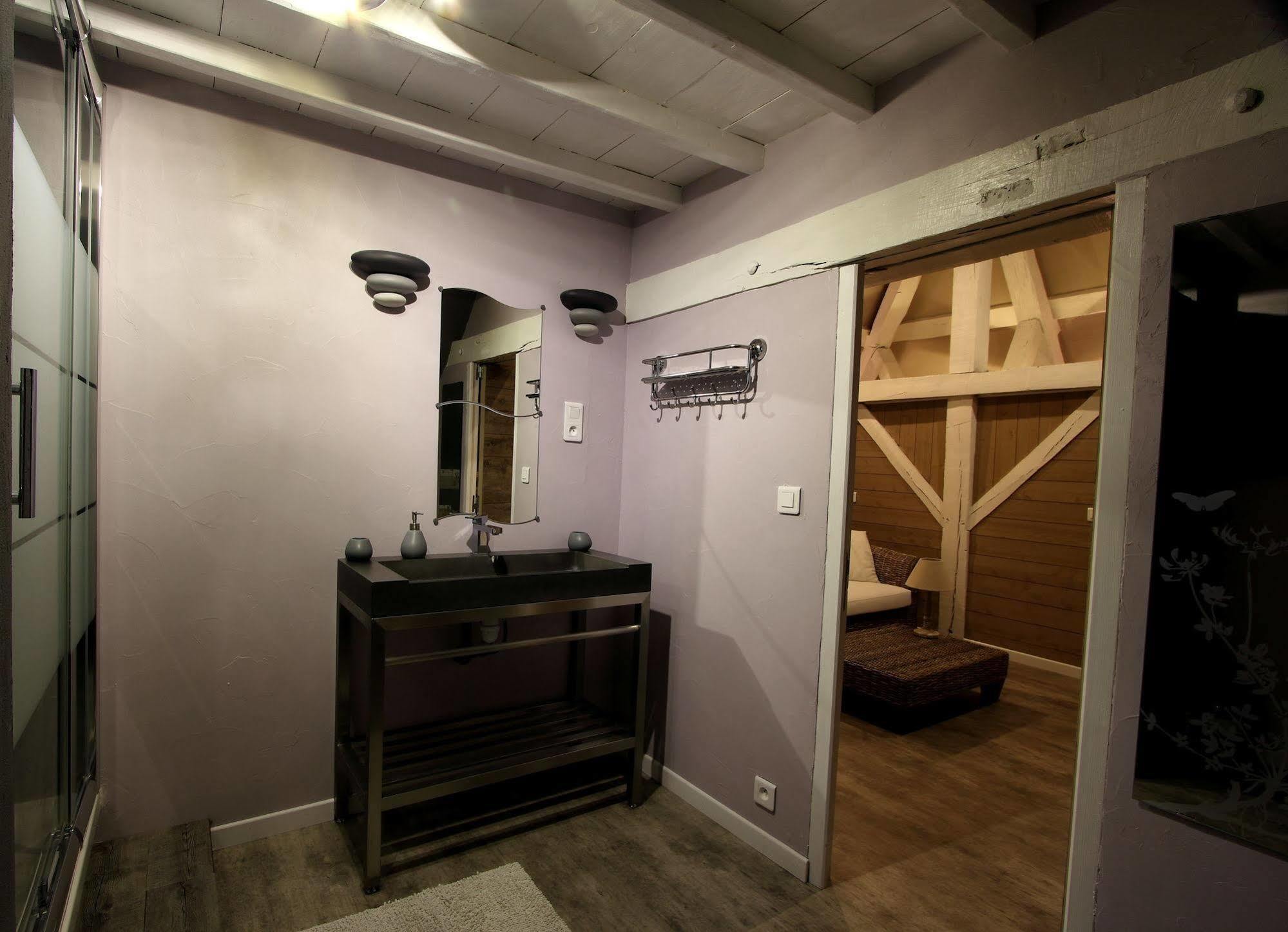Le Domaine Des Papillons Hotell Beaujeu-Saint-Vallier-et-Pierrejux Exteriör bild