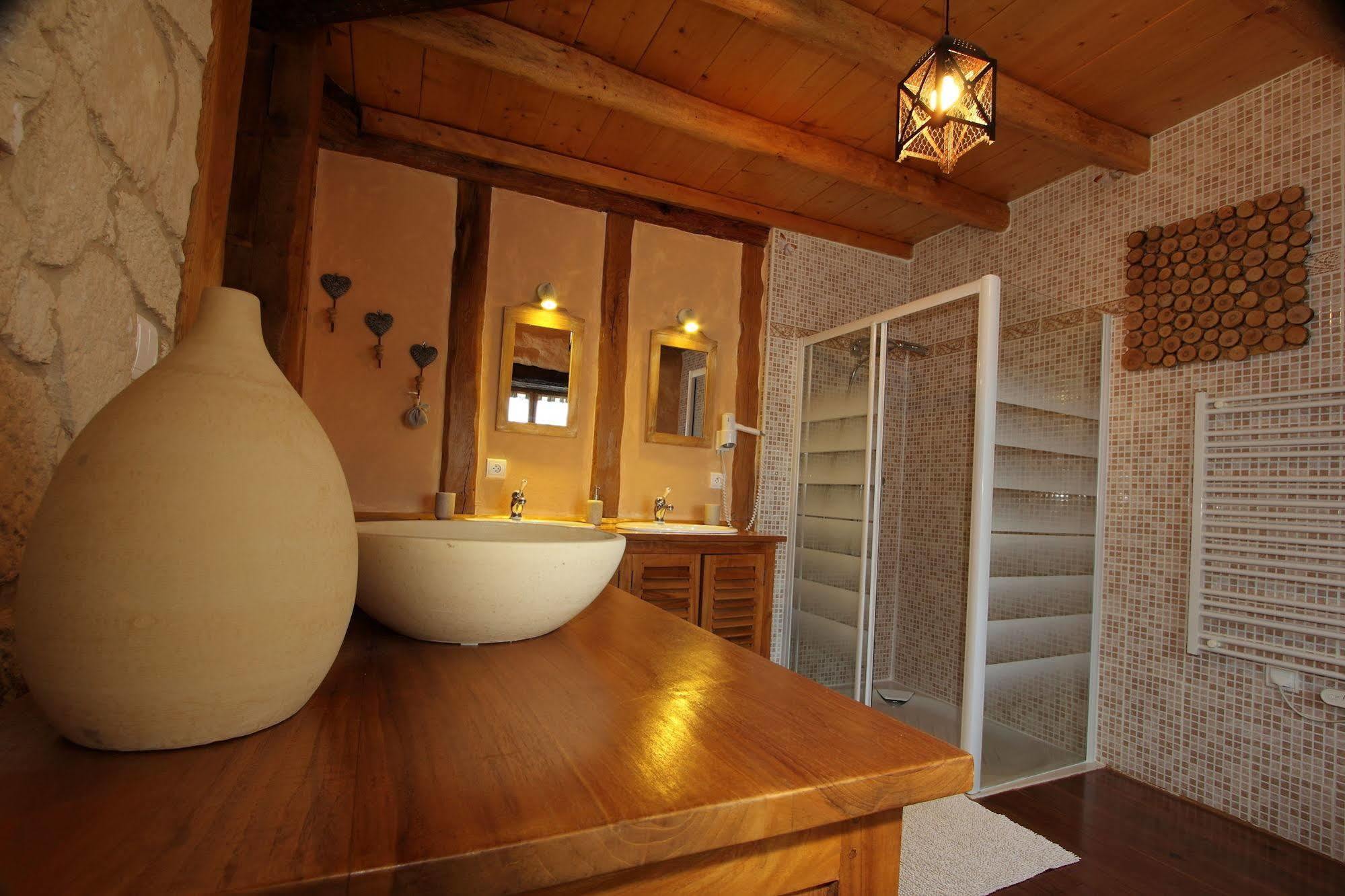 Le Domaine Des Papillons Hotell Beaujeu-Saint-Vallier-et-Pierrejux Exteriör bild