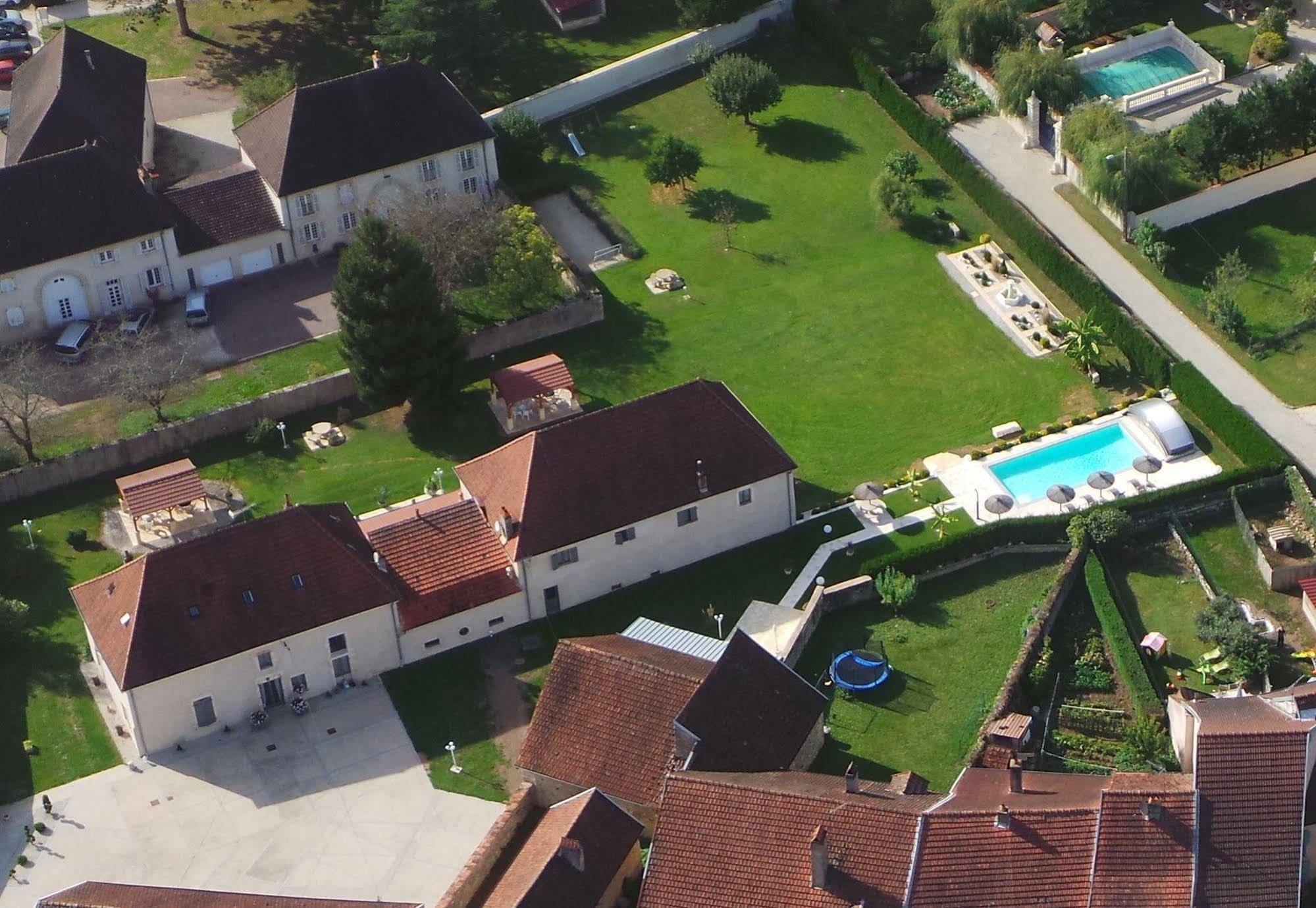 Le Domaine Des Papillons Hotell Beaujeu-Saint-Vallier-et-Pierrejux Exteriör bild