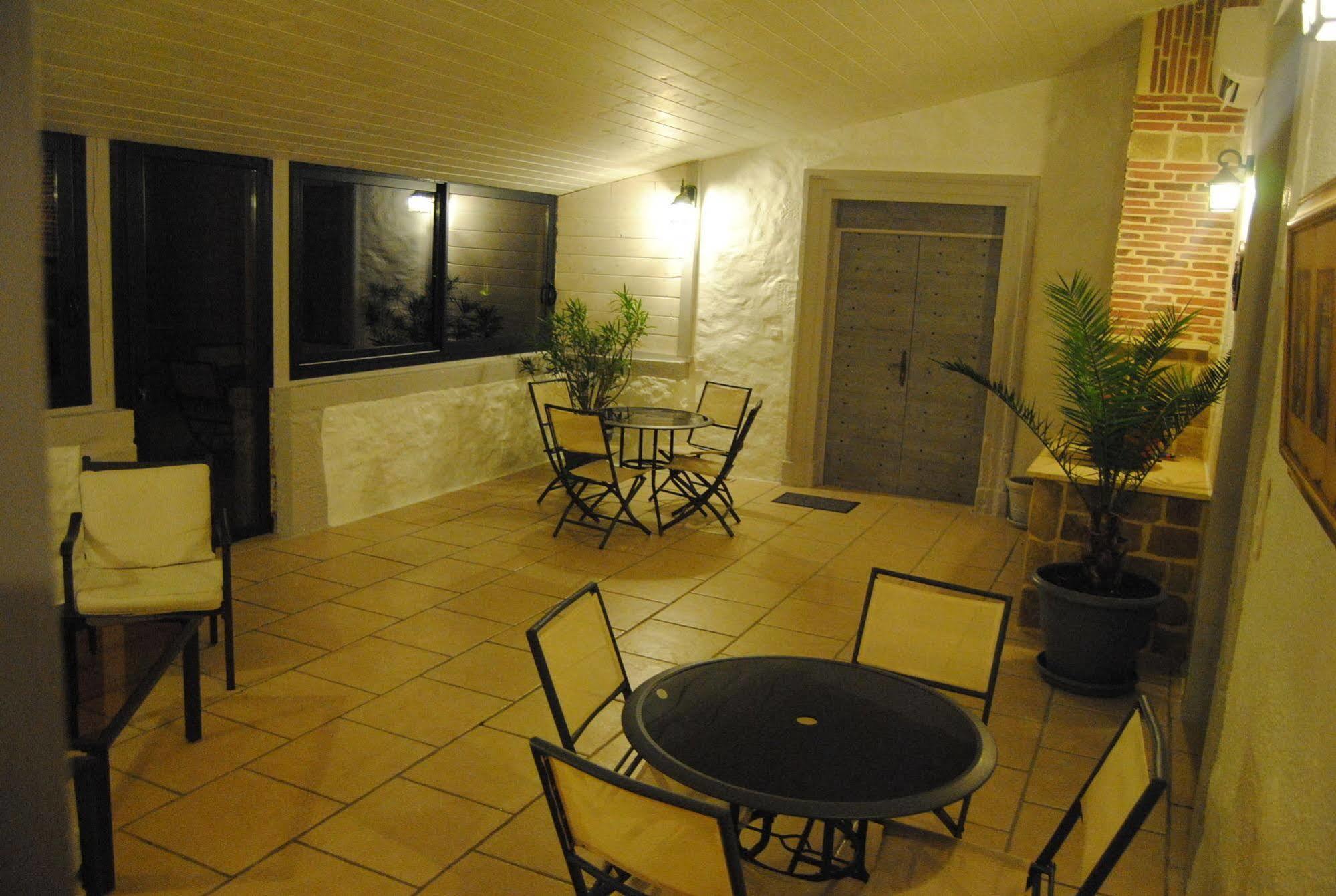 Le Domaine Des Papillons Hotell Beaujeu-Saint-Vallier-et-Pierrejux Exteriör bild