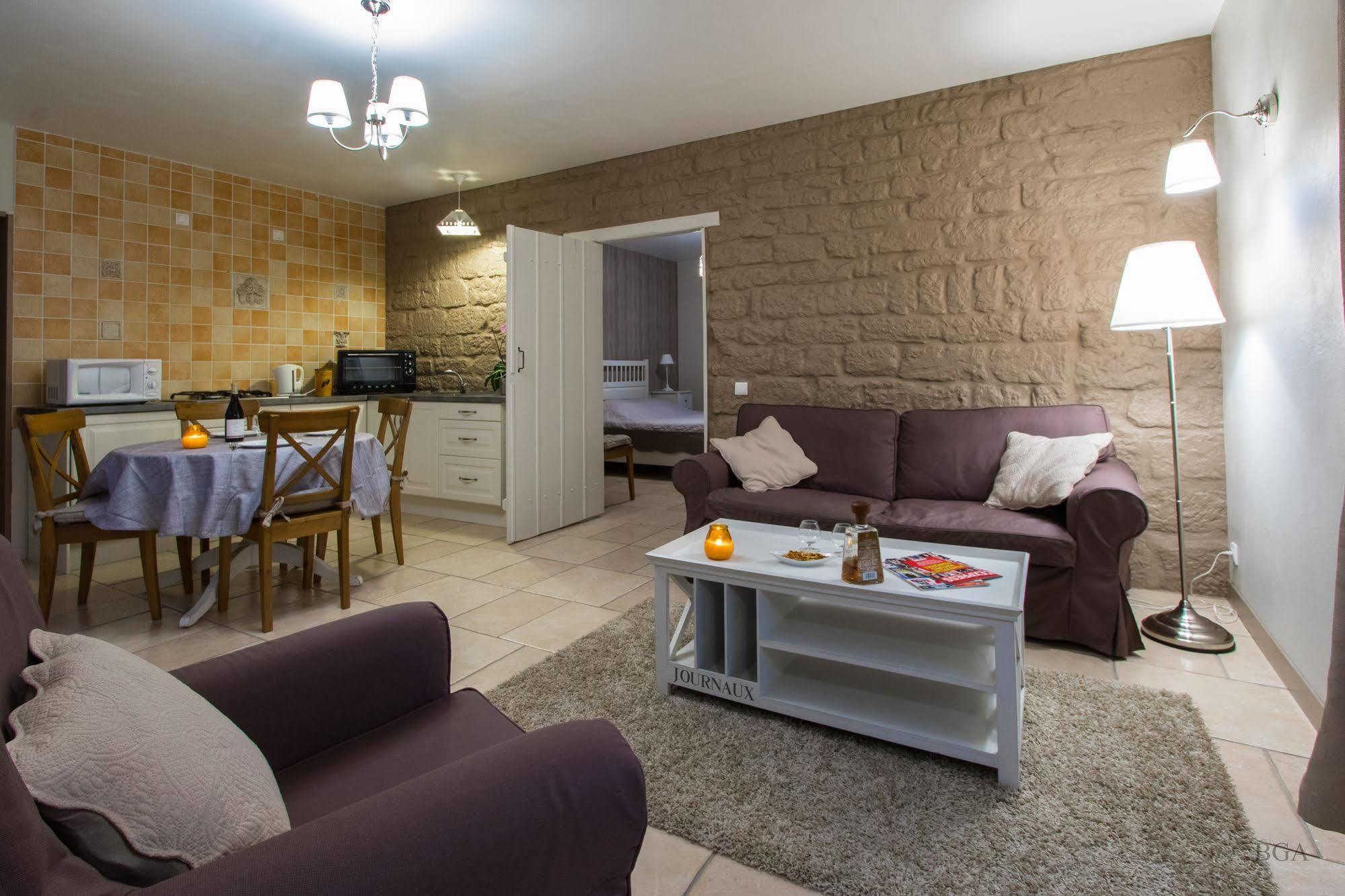 Le Domaine Des Papillons Hotell Beaujeu-Saint-Vallier-et-Pierrejux Exteriör bild