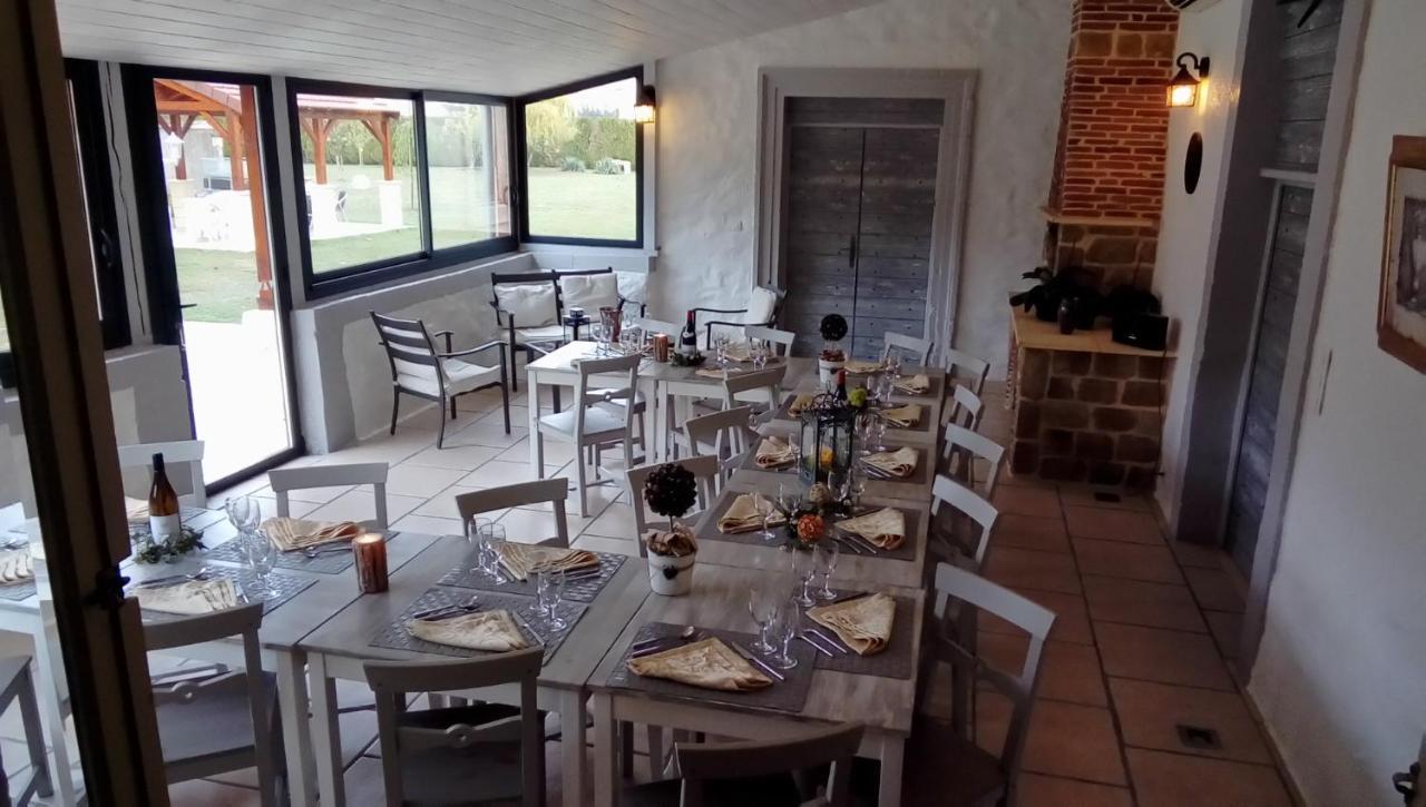 Le Domaine Des Papillons Hotell Beaujeu-Saint-Vallier-et-Pierrejux Exteriör bild