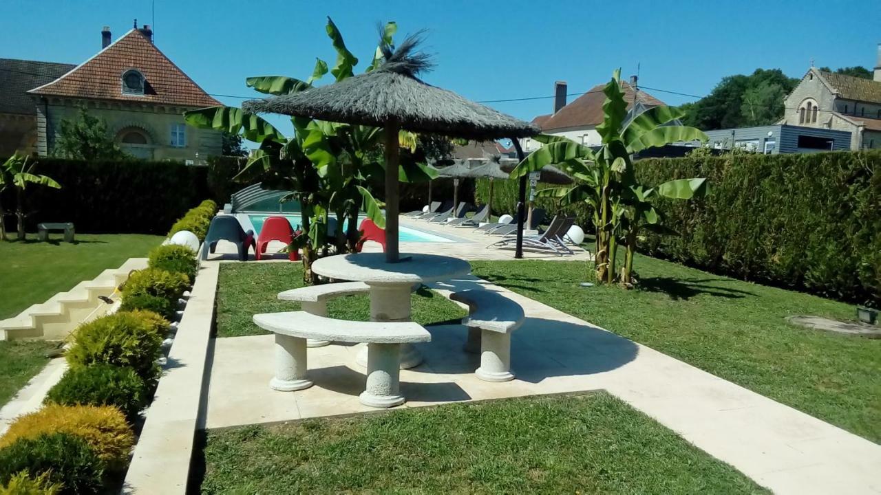 Le Domaine Des Papillons Hotell Beaujeu-Saint-Vallier-et-Pierrejux Exteriör bild