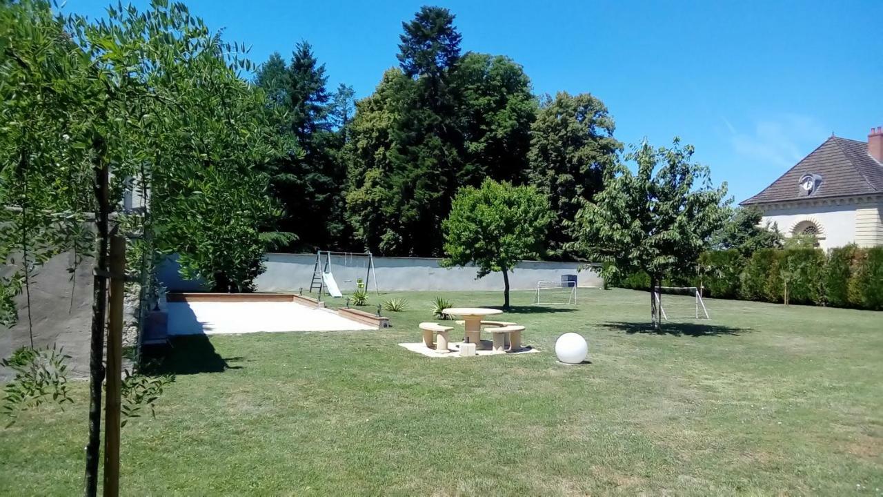 Le Domaine Des Papillons Hotell Beaujeu-Saint-Vallier-et-Pierrejux Exteriör bild